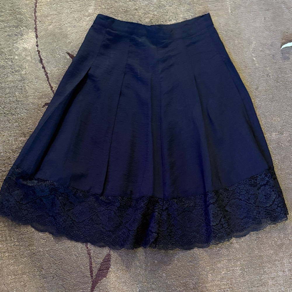 Isaac Mizrahi Black A-Line Skirt with Lace Hem